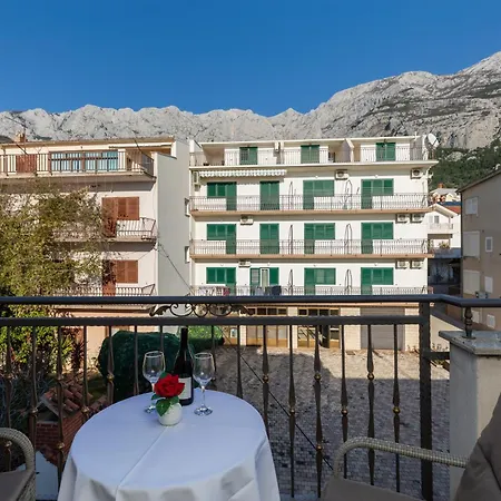 With Parking Space - 22017 Makarska