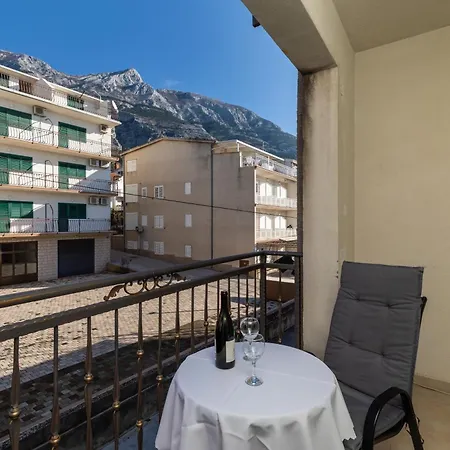 With A Parking Space - 22017 * Makarska