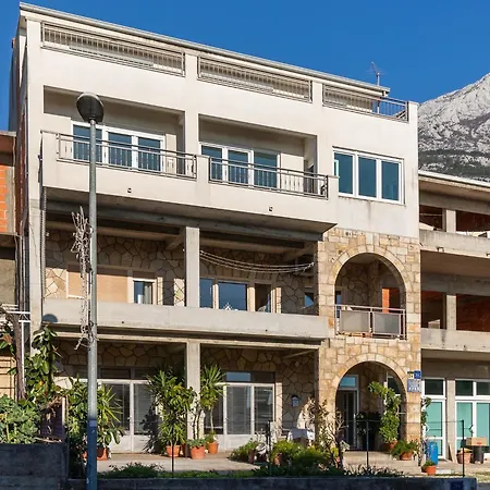 With A Parking Space - 22017 * Makarska