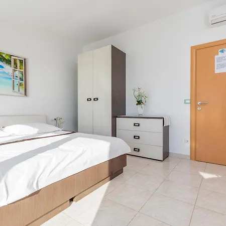 With A Parking Space - 22017 * Makarska
