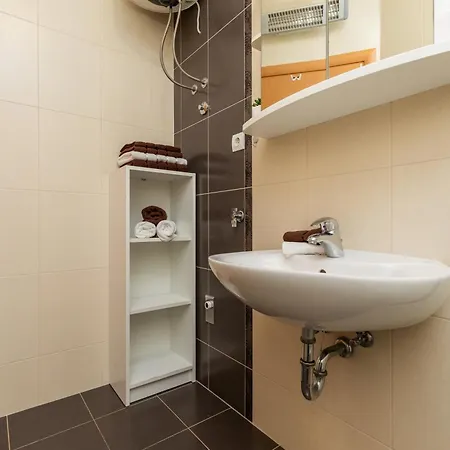 Apartment With A Parking Space - 22017 Makarska
