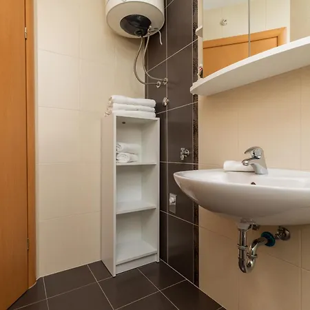 Apartment With A Parking Space - 22017 Makarska