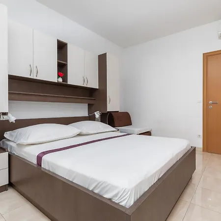 Appartement With Parking Space - 22017