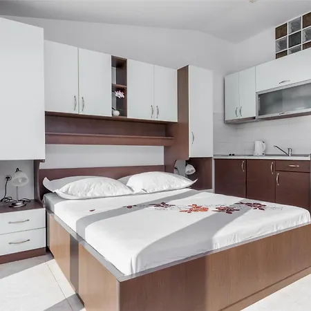 Appartement With Parking Space - 22017 Makarska